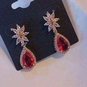♥️F 5/$20 Elegant Gold and Red Teardrop Bling Earrings ♥️